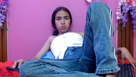 sofia online show from November 2025 01:01:02 PM