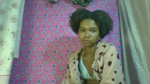 Snapshot of skinygirl2 chatting on July 2026 04:33:01 PM skinygirl2 online show from July 2026 04:33:01 PM