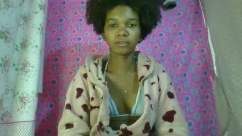 Snapshot of skinygirl2 chatting on July 2026 04:38:01 AM skinygirl2 online show from July 2026 04:38:01 AM