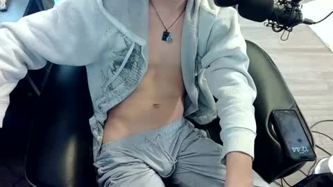 Snapshot of skrogdog chatting on July 2026 04:44:02 PM skrogdog online show from July 2026 04:44:02 PM