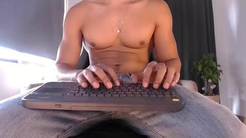 Liam Vokov online show from February 2026 01:40:01 PM