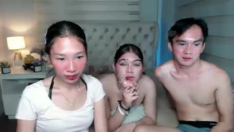 Snapshot of sky_fox_sweetxx chatting on February 2025 01:33:02 PM online show from February 2025 01:33:02 PM