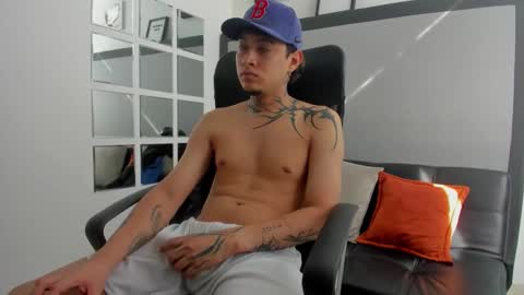 sky_wild online show from October 2025 07:57:02 PM