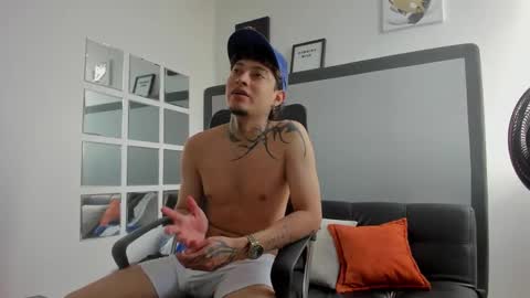 sky_wild online show from October 2025 08:16:02 PM