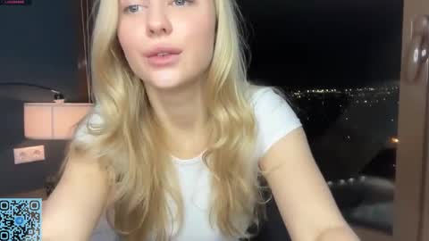 Skye online show from November 2025 07:05:01 PM