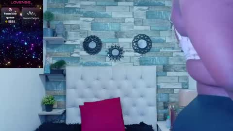 Snapshot of skyler_naomi chatting on May 2026 01:27:01 PM skyler_naomi online show from May 2026 01:27:01 PM