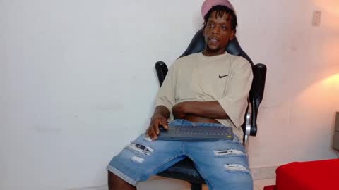 Snapshot of skylerbigxxx chatting on October 2025 04:08:02 AM SKYLERBIGXXX online show from October 2025 04:08:02 AM