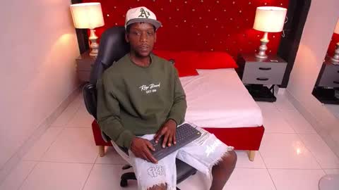 Snapshot of skylerbigxxx chatting on October 2025 03:29:02 AM SKYLERBIGXXX online show from October 2025 03:29:02 AM