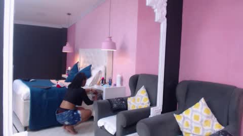 skylerbloom online show from October 2025 06:55:02 AM