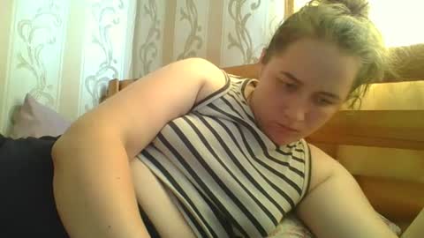 Snapshot of skyressie333 chatting on July 2026 12:01:02 PM skyressie333 online show from July 2026 12:01:02 PM