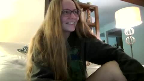 Sky Winters online show from September 2025 09:42:01 PM