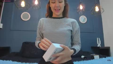 Snapshot of skyy_bloom chatting on October 2025 12:02:02 PM Sky online show from October 2025 12:02:02 PM