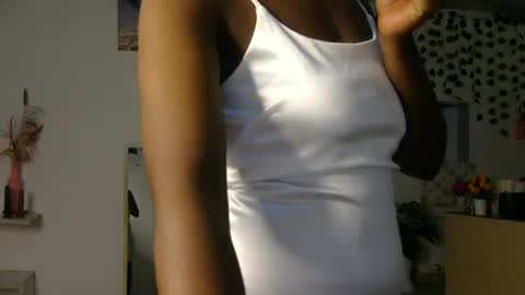 Snapshot of skyy_brown chatting on June 2026 12:41:02 AM Bella online show from June 2026 12:41:02 AM