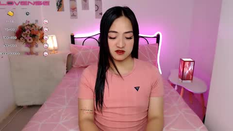 Queen Cyrine online show from December 2024 06:01:01 AM