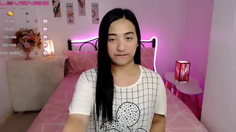 Queen Cyrine online show from December 2024 01:00:02 PM