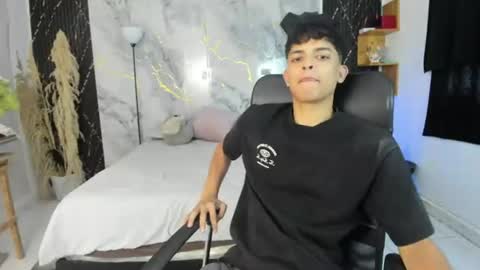 Snapshot of slim_dirtyxx chatting on June 2026 07:18:01 PM Yesus online show from June 2026 07:18:01 PM