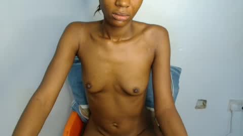 Snapshot of slim_wetpussyy chatting on June 2026 06:08:02 AM Bella online show from June 2026 06:08:02 AM