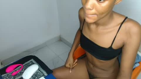 Snapshot of slim_wetpussyy chatting on July 2026 07:10:01 AM Bella online show from July 2026 07:10:01 AM