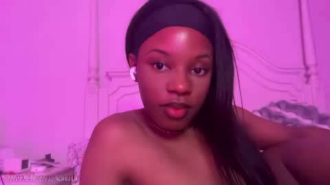 Snapshot of slimebonygurl chatting on June 2026 03:50:02 AM slimebonygurl online show from June 2026 03:50:02 AM