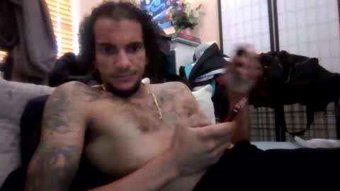 Snapshot of slimnlong022 chatting on April 2026 05:17:01 PM Slim online show from April 2026 05:17:01 PM