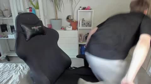 Snapshot of slippery_baby chatting on March 2025 12:55:01 PM Mila online show from March 2025 12:55:01 PM