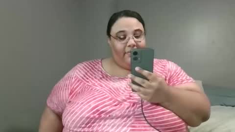 Snapshot of sluttyjess31 chatting on May 2026 12:17:02 AM Jessica online show from May 2026 12:17:02 AM