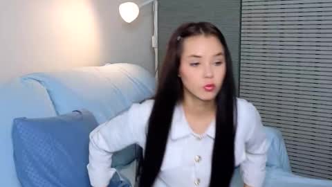 Lily online show from September 2025 01:11:02 PM