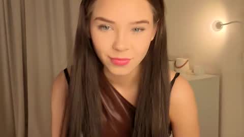 Lily online show from November 2025 01:11:01 PM