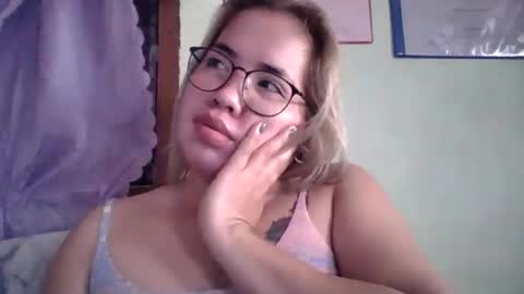 Lovewella online show from September 2025 03:42:02 AM