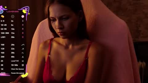 Emma online show from October 2025 07:33:01 PM