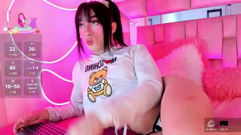 Small Hot19 online show from October 2025 11:07:01 AM