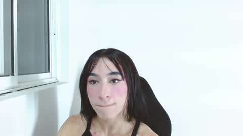 Small Hot19 online show from November 2025 08:24:01 AM