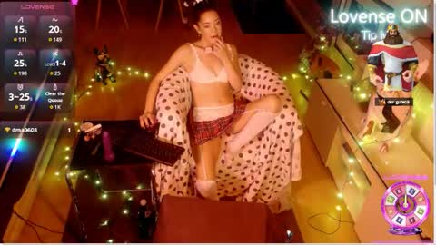 smallestgirlinchat online show from October 2025 06:59:01 PM