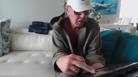 Snapshot of smallpenisbigtongue chatting on January 2025 06:20:01 PM Daddy online show from January 2025 06:20:01 PM