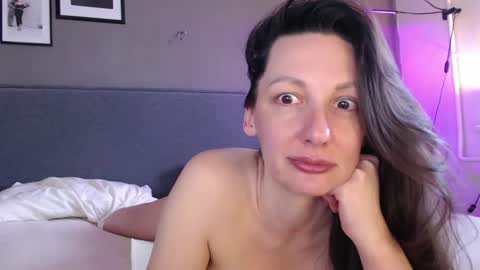 Anna no bbbbybybbabebyy just Anna. And dont call me mom please. online show from February 2025 12:31:01 PM