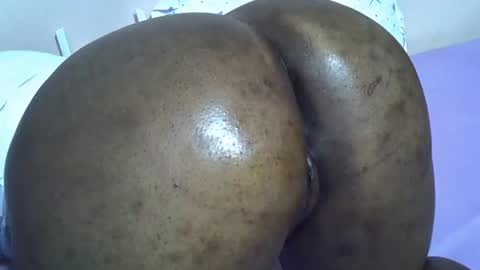 Snapshot of smart_lilly chatting on June 2026 07:19:01 PM smart_lilly online show from June 2026 07:19:01 PM