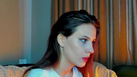 Bella online show from September 2025 09:09:02 AM