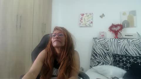 Snapshot of smilet_milf chatting on May 2026 02:22:01 PM Smileth online show from May 2026 02:22:01 PM