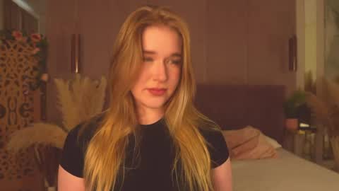 Mia online show from May 2026 05:25:03 AM
