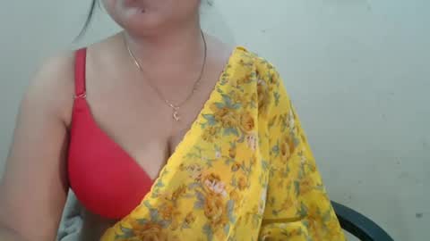 Snapshot of smiley_queen99 chatting on August 2026 05:15:01 PM smiley online show from August 2026 05:15:01 PM