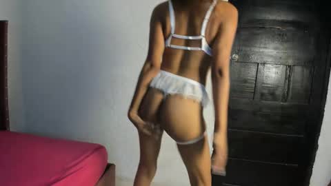 JONH SMITH AND ALIX SMITH online show from October 2025 01:19:01 PM