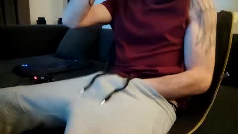 Snapshot of smokeandwatching chatting on January 2025 08:28:01 PM Smokeandwatching online show from January 2025 08:28:01 PM