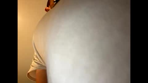 Snapshot of smokeymt420 chatting on January 2025 02:33:01 AM smokeymt420 online show from January 2025 02:33:01 AM