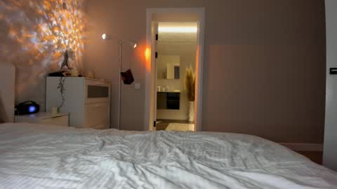 Mary online show from December 2025 04:28:02 AM