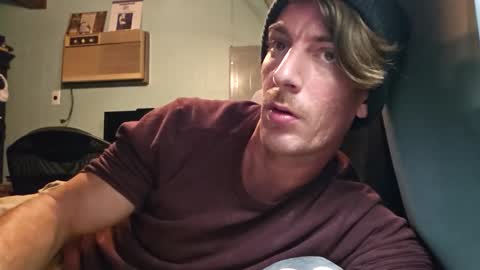 Snackyyyy online show from April 2026 12:44:01 AM