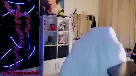 Reeginaaaaa online show from April 2026 10:03:02 PM