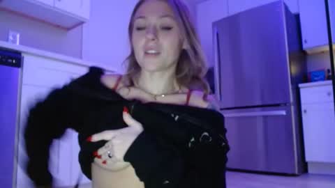 sneakyalicek online show from February 2026 06:06:02 PM