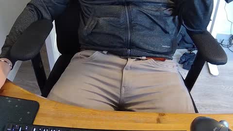 Sneakybill online show from March 2026 07:25:01 AM