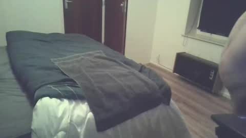 snellehenkie online show from February 2026 07:12:01 PM