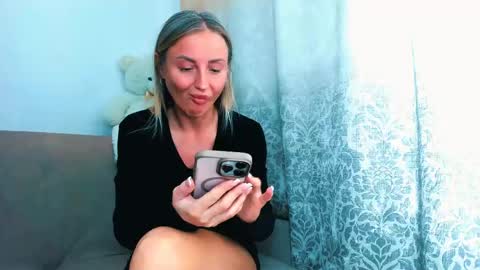 Snapshot of snezanablond chatting on May 2026 08:52:02 AM Sneja online show from May 2026 08:52:02 AM